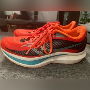 Saucony Endorphin speed 2 size 9